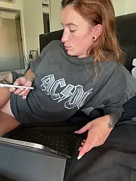 Laurahorney xo online show from 09/12/25, 08:25