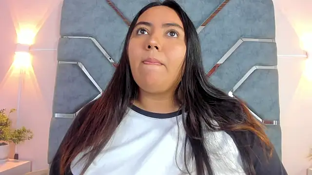 LucciaPorter online show from 03/25/26, 01:32