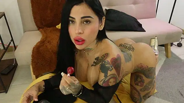 Sofhia cruz online show from 11/18/25, 11:59