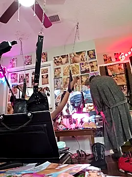 luvs2cumm69 online show from 02/21/25, 03:32