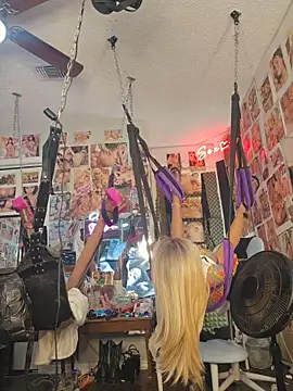 luvs2cumm69 online show from 03/28/26, 07:09