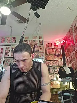 Snapshot of luvs2cumm69 chatting on 07/18/26, 11:35 luvs2cumm69 online show from 07/18/26, 11:35