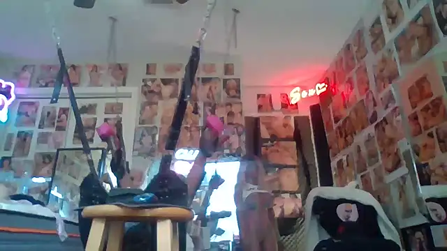 luvs2cumm69 online show from 04/16/26, 05:25