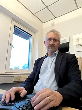 tom-swede online show from 10/27/25, 03:24