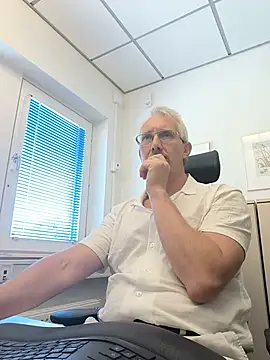 Snapshot of tom-swede chatting on 07/21/26, 10:27 tom-swede online show from 07/21/26, 10:27