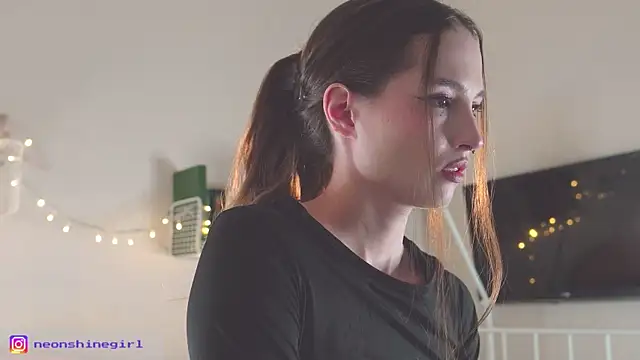 NeonShine online show from 11/17/25, 05:44