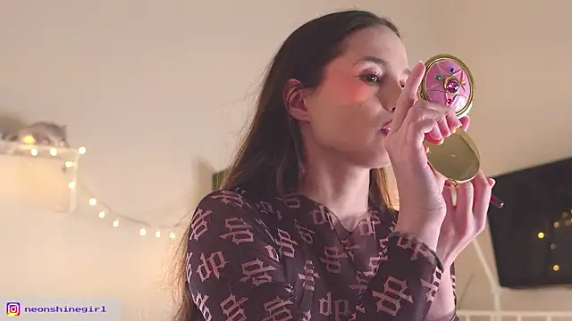 NeonShine online show from 02/05/26, 05:14