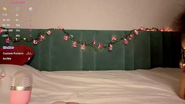 PrettyLilie online show from 11/08/25, 12:31