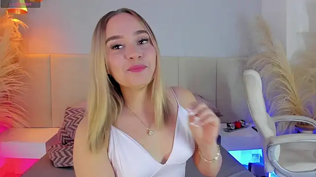 Snapshot of sofia_pamela chatting on 02/28/26, 07:13 sofia pamela online show from 02/28/26, 07:13