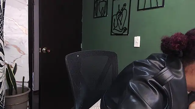 Snapshot of JadaRoberts chatting on 07/18/26, 04:15 JadaRoberts online show from 07/18/26, 04:15