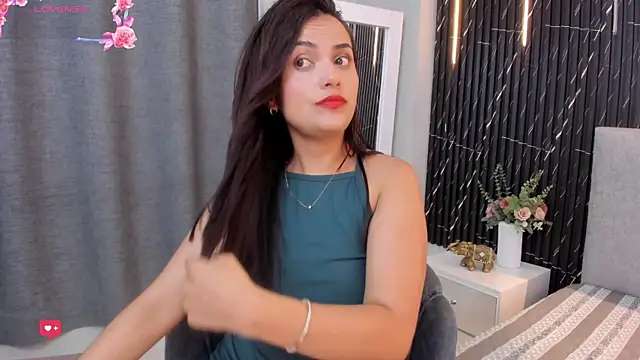 Snapshot of katrina_kaif_x chatting on 05/15/26, 07:34 katrina kaif x online show from 05/15/26, 07:34