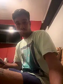 Snapshot of Magicerosxx69 chatting on 09/13/25, 07:41 Magicerosxx69 online show from 09/13/25, 07:41