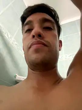 Snapshot of Magicerosxx69 chatting on 09/09/25, 04:44 Magicerosxx69 online show from 09/09/25, 04:44