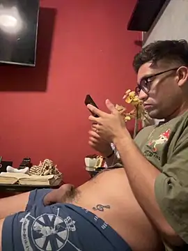 Snapshot of Magicerosxx69 chatting on 11/16/25, 08:19 Magicerosxx69 online show from 11/16/25, 08:19