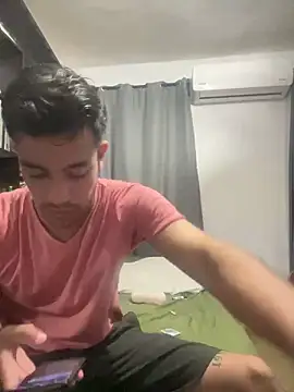 Snapshot of Magicerosxx69 chatting on 12/17/25, 11:54 Magicerosxx69 online show from 12/17/25, 11:54