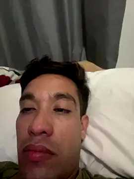 Snapshot of Magicerosxx69 chatting on 12/19/25, 02:37 Magicerosxx69 online show from 12/19/25, 02:37