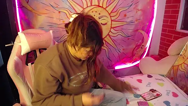 sara winehouse1 online show from 11/11/25, 11:20