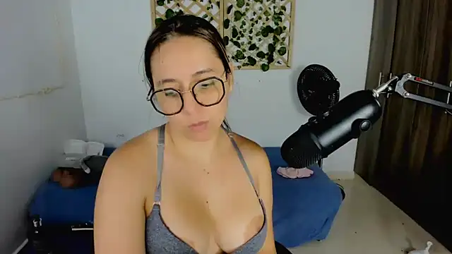 isa loves cum online show from 09/17/25, 11:51