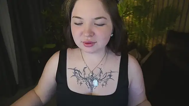 Snapshot of RosieMoons chatting on 11/24/25, 08:20 RosieMoons online show from 11/24/25, 08:20