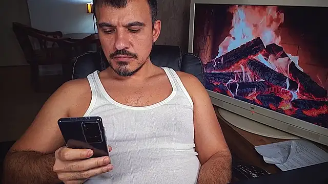 Snapshot of officeman7 chatting on 02/06/25, 04:47 officeman7 online show from 02/06/25, 04:47