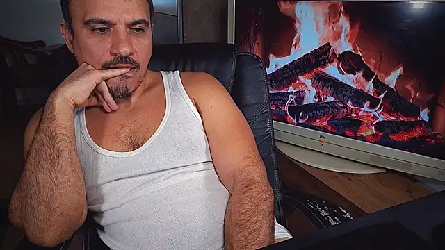 Snapshot of officeman7 chatting on 02/15/25, 08:23 officeman7 online show from 02/15/25, 08:23