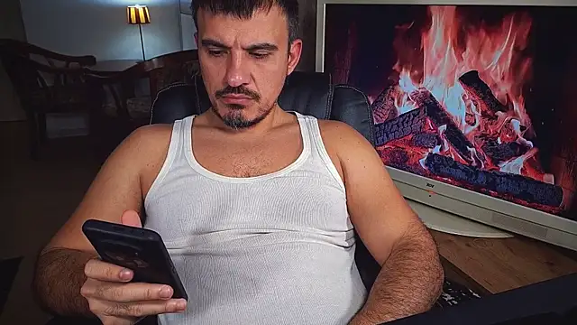 Snapshot of officeman7 chatting on 02/02/25, 04:32 officeman7 online show from 02/02/25, 04:32