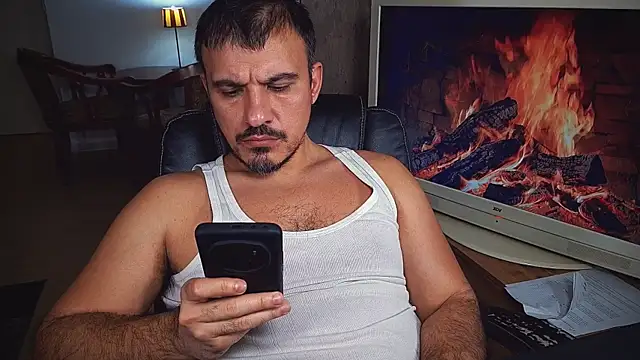 Snapshot of officeman7 chatting on 02/04/25, 09:41 officeman7 online show from 02/04/25, 09:41