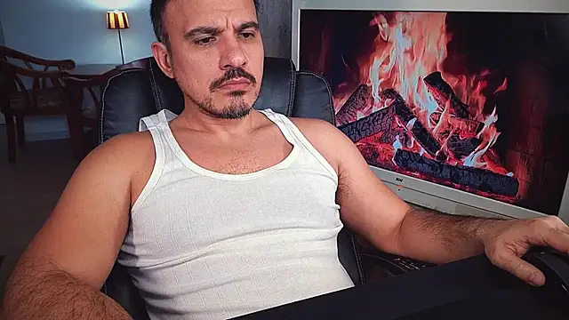 Snapshot of officeman7 chatting on 01/25/25, 03:09 officeman7 online show from 01/25/25, 03:09