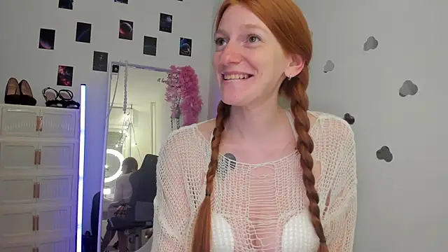 Aliceginger99 online show from 05/19/26, 01:29