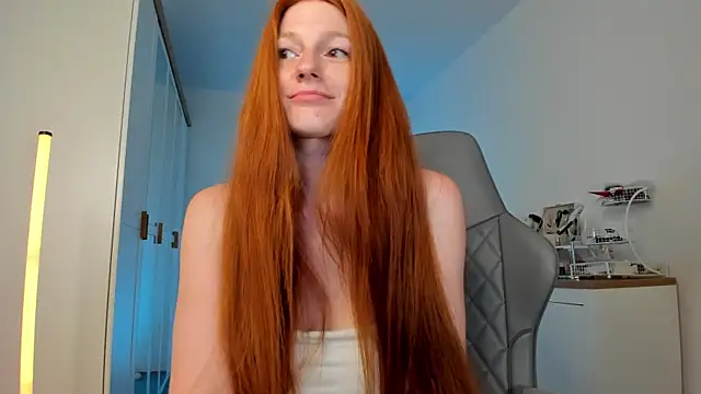 Snapshot of Aliceginger99 chatting on 06/26/26, 01:39 Aliceginger99 online show from 06/26/26, 01:39