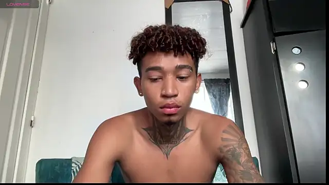 sexy blacks  online show from 11/08/25, 12:09