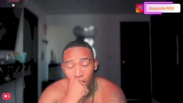 Snapshot of sexy_blacks_ chatting on 06/22/26, 12:13 sexy blacks online show from 06/22/26, 12:13