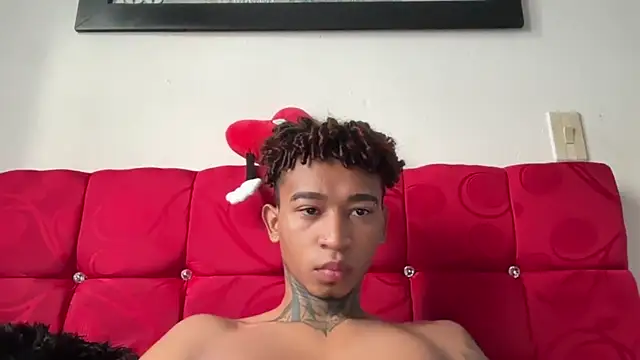 Snapshot of sexy_blacks_ chatting on 10/17/25, 12:29 sexy blacks online show from 10/17/25, 12:29