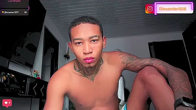 Snapshot of sexy_blacks_ chatting on 06/17/26, 11:53 sexy blacks online show from 06/17/26, 11:53
