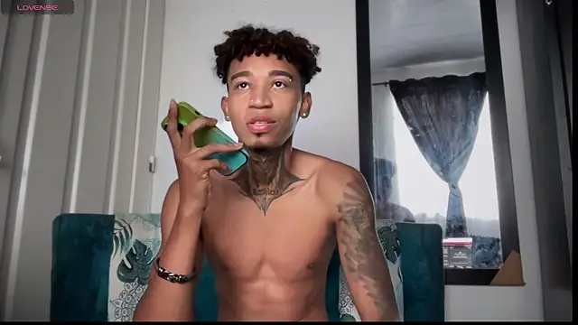 sexy blacks  online show from 11/22/25, 12:04