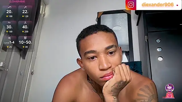 Snapshot of sexy_blacks_ chatting on 04/14/26, 12:10 sexy blacks online show from 04/14/26, 12:10
