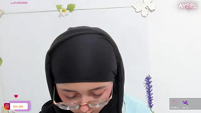 Snapshot of aysel_elid chatting on 03/10/25, 12:39 aysel elid online show from 03/10/25, 12:39