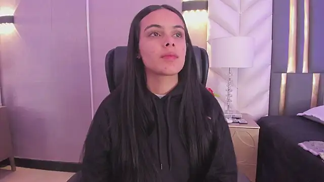 ChloeHarper  online show from 02/04/26, 11:38