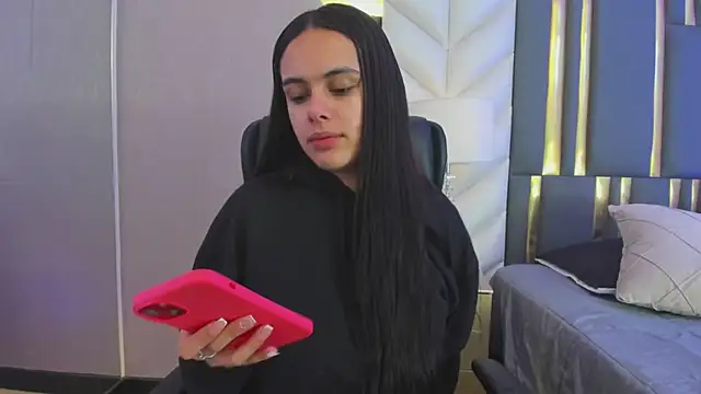 ChloeHarper  online show from 05/06/26, 11:47