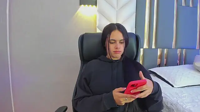 ChloeHarper  online show from 05/26/26, 11:41