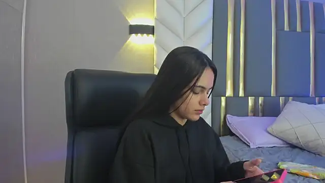 ChloeHarper  online show from 05/20/26, 11:51