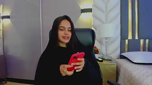 ChloeHarper  online show from 05/04/26, 11:57