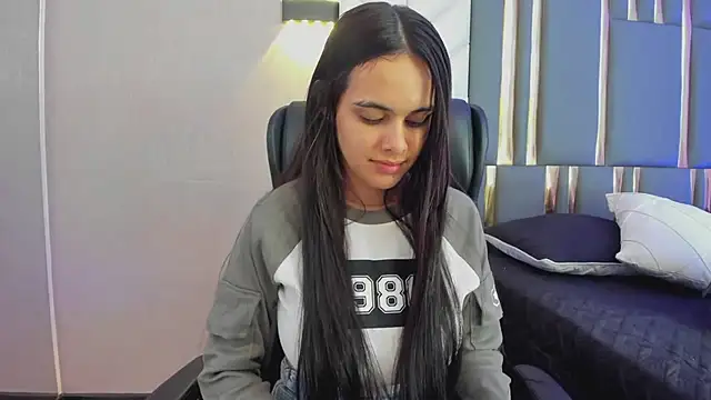 ChloeHarper  online show from 05/30/26, 11:49