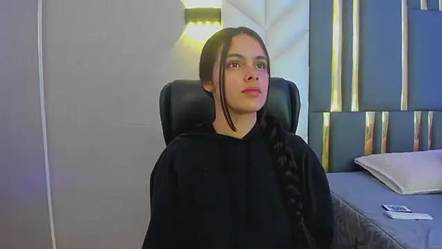 Snapshot of ChloeHarper_ chatting on 07/15/26, 11:39 ChloeHarper online show from 07/15/26, 11:39