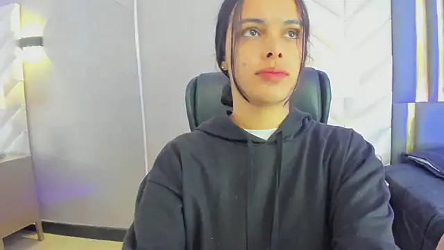 ChloeHarper  online show from 04/10/26, 11:39
