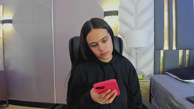 ChloeHarper  online show from 05/05/26, 11:57