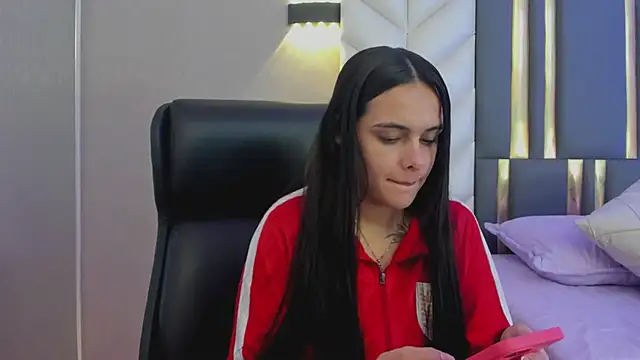 ChloeHarper  online show from 05/18/26, 11:48
