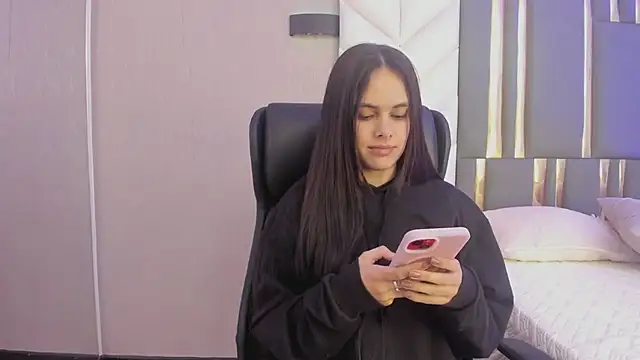 Snapshot of ChloeHarper_ chatting on 06/27/26, 12:00 ChloeHarper online show from 06/27/26, 12:00