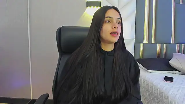 Snapshot of ChloeHarper_ chatting on 06/03/26, 11:44 ChloeHarper online show from 06/03/26, 11:44
