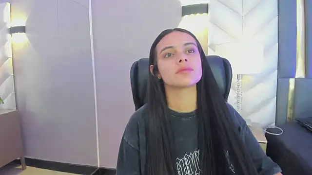 ChloeHarper  online show from 04/12/26, 12:19